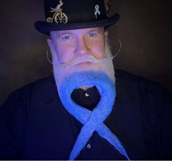 Older gentlemen with blue beard and hat